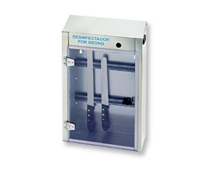 Armario esterilizador por lámpara de ozono 2 barras de imán. Puerta de metacrilato transparente para poder acceder totalmente a su interior, acero inox. Techo inclinado.