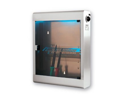 Armario esterilizador ultravioleta Soporte: inox 20 cuchillos. Puerta: plexiglas transparente ahumado. Lámpara: UVC 15W. Temporizador: reloj 0 a 2h. Duración aconsejada: 1h 30. Acero-inox.