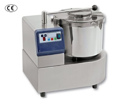 Cutter 8L Cuerpo: acero inoxidable. Potencia : 960W. Motor: monofásico 230 V. Velocidad variable: 900-2200 rpm. Peso: 19 kg. Dimensiones cubeta: 24 Ø x 18 cm altura. Incluye cuchilla lisa.