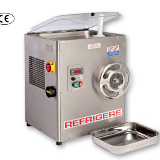 Picadora refrigerada Boca: 32. Cuerpo: acero inoxidable. Grupo picador: acero inoxidable. Cuchilla: autoafilante. Interruptor: invertidor de marcha. Potencia 3 HP. Grupo refrigerador hermético ventilado. Motor trifásico 220/380 V. Peso: 80 kg. Producción: 300 kg/h.