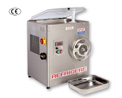 Picadora refrigerada Boca: 32. Cuerpo: acero inoxidable. Grupo picador: acero inoxidable. Cuchilla: autoafilante. Interruptor: invertidor de marcha. Potencia 3 HP. Grupo refrigerador hermético ventilado. Motor trifásico 220/380 V. Peso: 80 kg. Producción: 300 kg/h.
